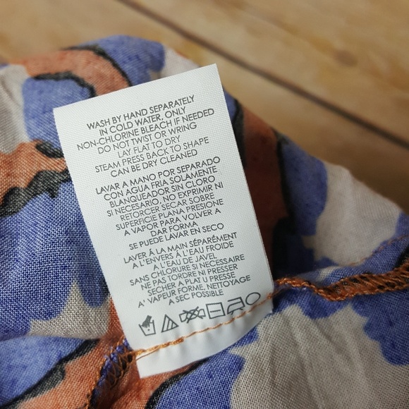 ❌ SOLD ❌ CAbi pattern summer top - Picture 7 of 7